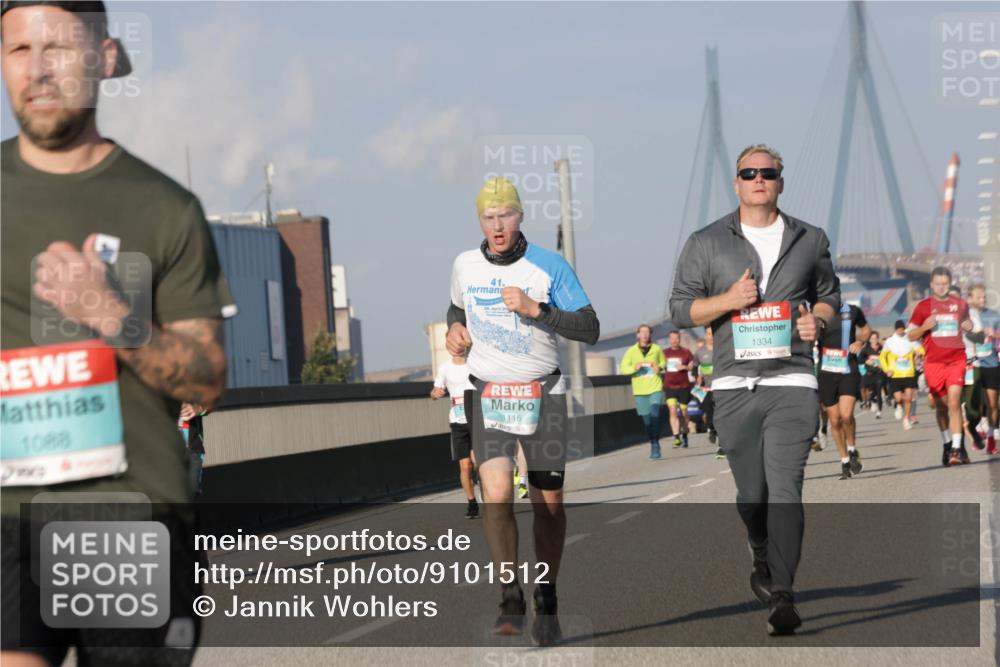 03.10.2025 - Köhlbrandbrückenlauf Jannik Wohlers http://msf.ph/oto/9101512 03.10.2025 09:49:01 Position 3 41, 1088, 1116, 1334 meine-sportfotos.de
