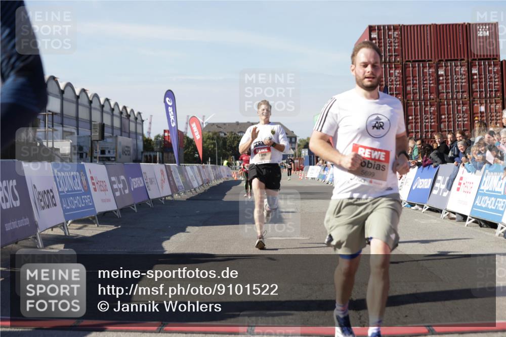 03.10.2025 - Köhlbrandbrückenlauf Jannik Wohlers http://msf.ph/oto/9101522 03.10.2025 12:57:15 Ziel 4080, 4150, 4186, 4251, 5699, 5898, 5926, 6015, 6629, 6819 meine-sportfotos.de