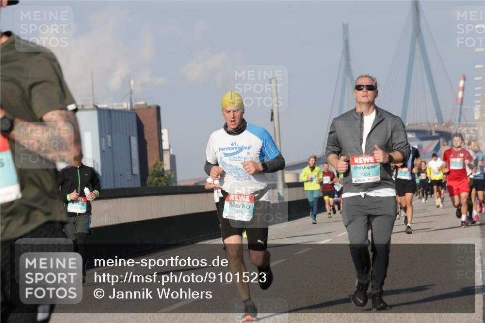 03.10.2025 - Köhlbrandbrückenlauf Jannik Wohlers http://msf.ph/oto/9101523 03.10.2025 09:49:01 Position 3 41, 1334, 1116 meine-sportfotos.de