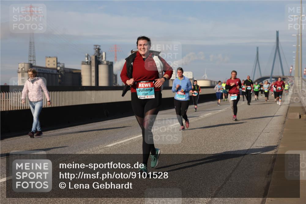 03.10.2025 - Köhlbrandbrückenlauf Lena Gebhardt http://msf.ph/oto/9101528 03.10.2025 10:11:36 Position 2 2344 meine-sportfotos.de