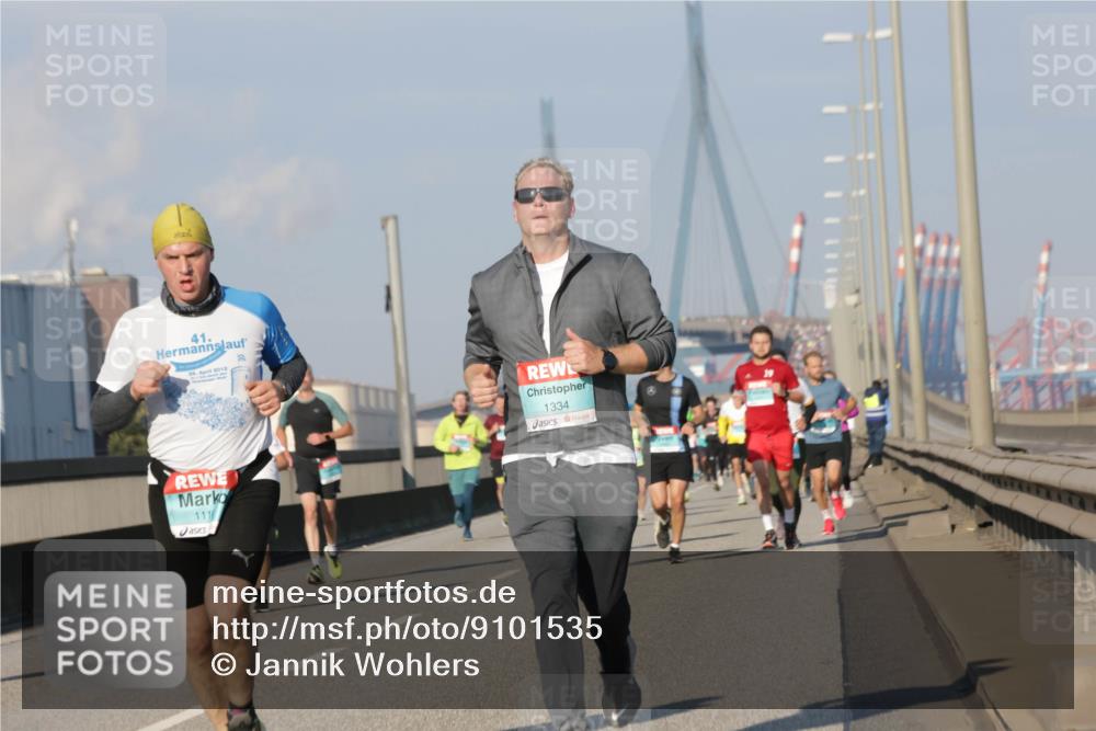 03.10.2025 - Köhlbrandbrückenlauf Jannik Wohlers http://msf.ph/oto/9101535 03.10.2025 09:49:02 Position 3 41, 111, 1334 meine-sportfotos.de