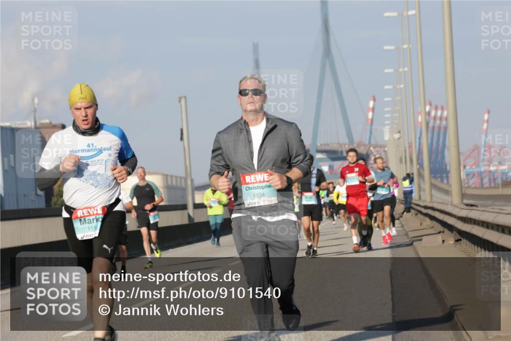 03.10.2025 - Köhlbrandbrückenlauf Jannik Wohlers http://msf.ph/oto/9101540 03.10.2025 09:49:02 Position 3 41, 1116, 1334 meine-sportfotos.de
