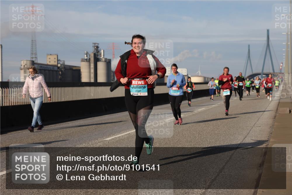03.10.2025 - Köhlbrandbrückenlauf Lena Gebhardt http://msf.ph/oto/9101541 03.10.2025 10:11:36 Position 2 2344 meine-sportfotos.de