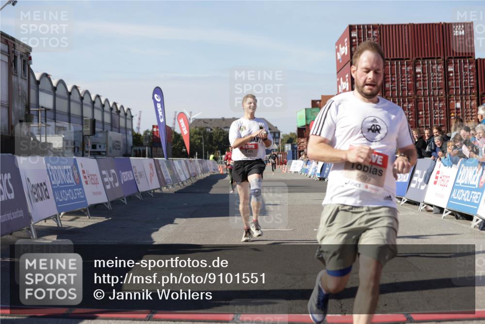 03.10.2025 - Köhlbrandbrückenlauf Jannik Wohlers http://msf.ph/oto/9101551 03.10.2025 12:57:15 Ziel 4080, 4150, 4186, 4251, 5699, 5898, 5926, 6015, 6629, 6819 meine-sportfotos.de
