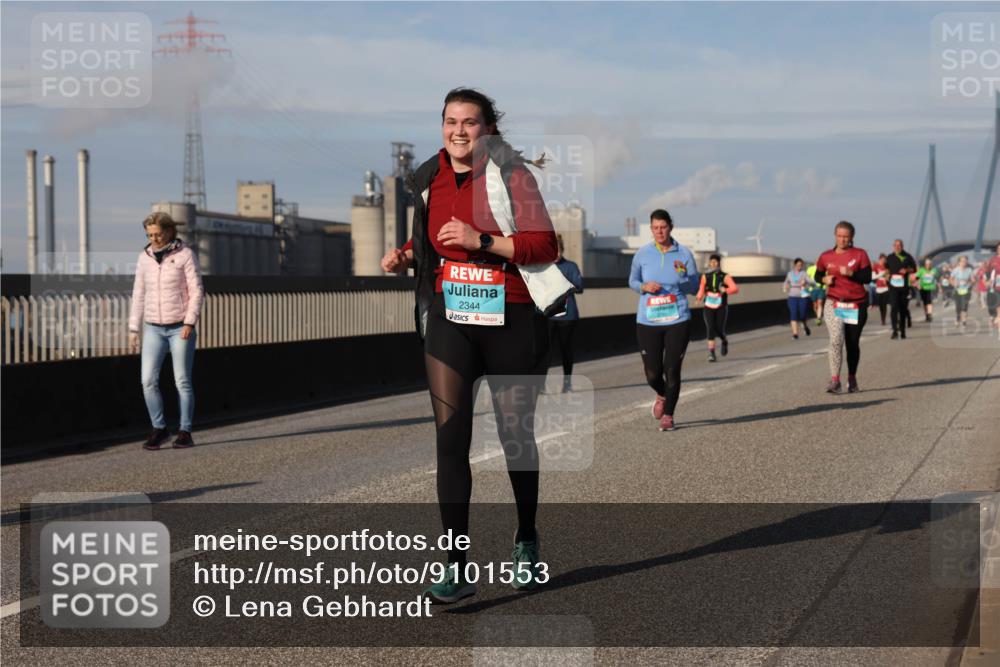 03.10.2025 - Köhlbrandbrückenlauf Lena Gebhardt http://msf.ph/oto/9101553 03.10.2025 10:11:36 Position 2 2344 meine-sportfotos.de