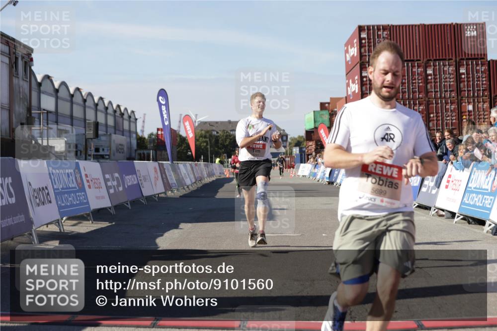 03.10.2025 - Köhlbrandbrückenlauf Jannik Wohlers http://msf.ph/oto/9101560 03.10.2025 12:57:15 Ziel 4080, 4150, 4186, 4251, 5699, 5898, 5926, 6015, 6629, 6819 meine-sportfotos.de