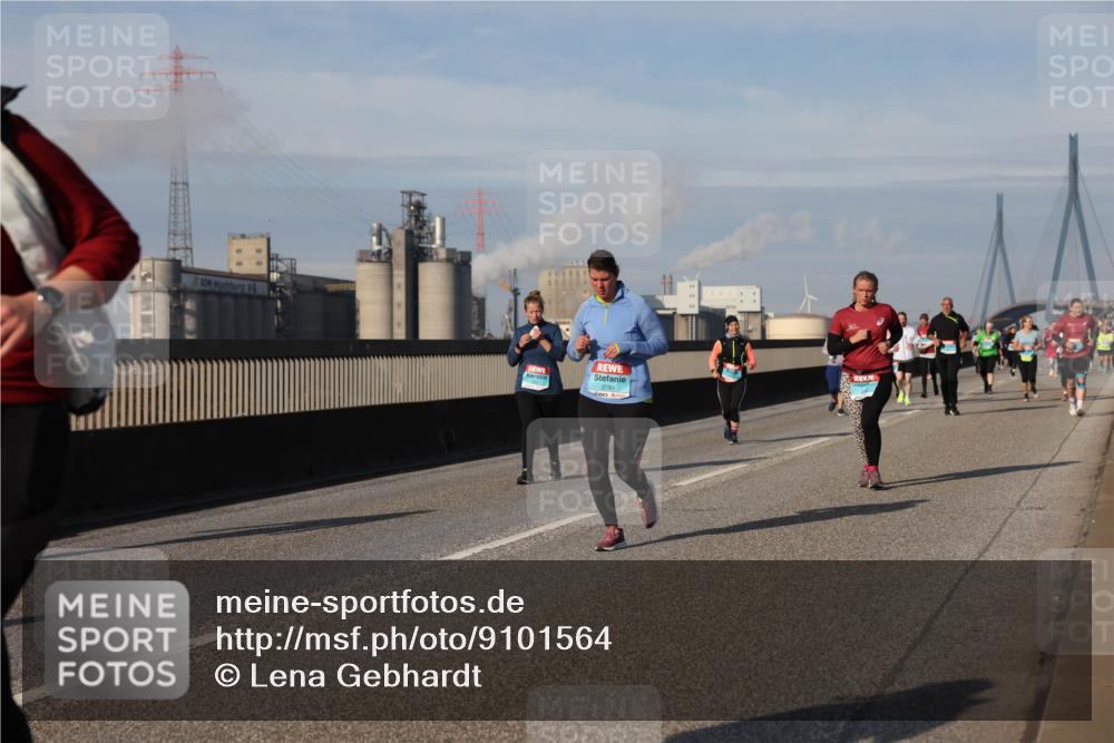 03.10.2025 - Köhlbrandbrückenlauf Lena Gebhardt http://msf.ph/oto/9101564 03.10.2025 10:11:37 Position 2 2781 meine-sportfotos.de