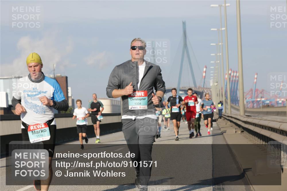 03.10.2025 - Köhlbrandbrückenlauf Jannik Wohlers http://msf.ph/oto/9101571 03.10.2025 09:49:03 Position 3 41, 1116, 1334 meine-sportfotos.de