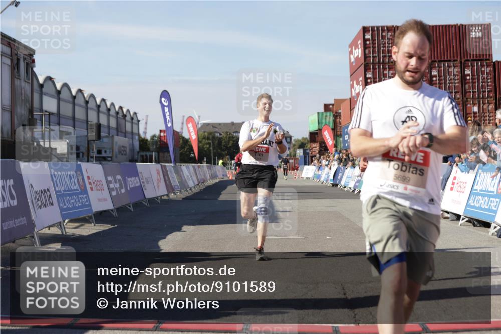 03.10.2025 - Köhlbrandbrückenlauf Jannik Wohlers http://msf.ph/oto/9101589 03.10.2025 12:57:15 Ziel 4080, 4150, 4186, 4251, 5699, 5898, 5926, 6015, 6629, 6819 meine-sportfotos.de