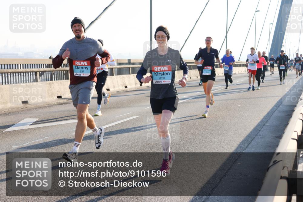 03.10.2025 - Köhlbrandbrückenlauf Strokosch-Dieckow http://msf.ph/oto/9101596 03.10.2025 09:21:47 Position 1 1237, 1258 meine-sportfotos.de