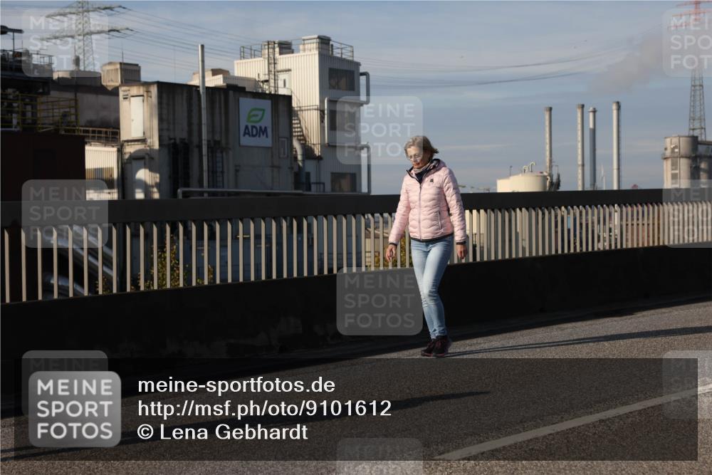 03.10.2025 - Köhlbrandbrückenlauf Lena Gebhardt http://msf.ph/oto/9101612 03.10.2025 10:11:39 Position 2  meine-sportfotos.de