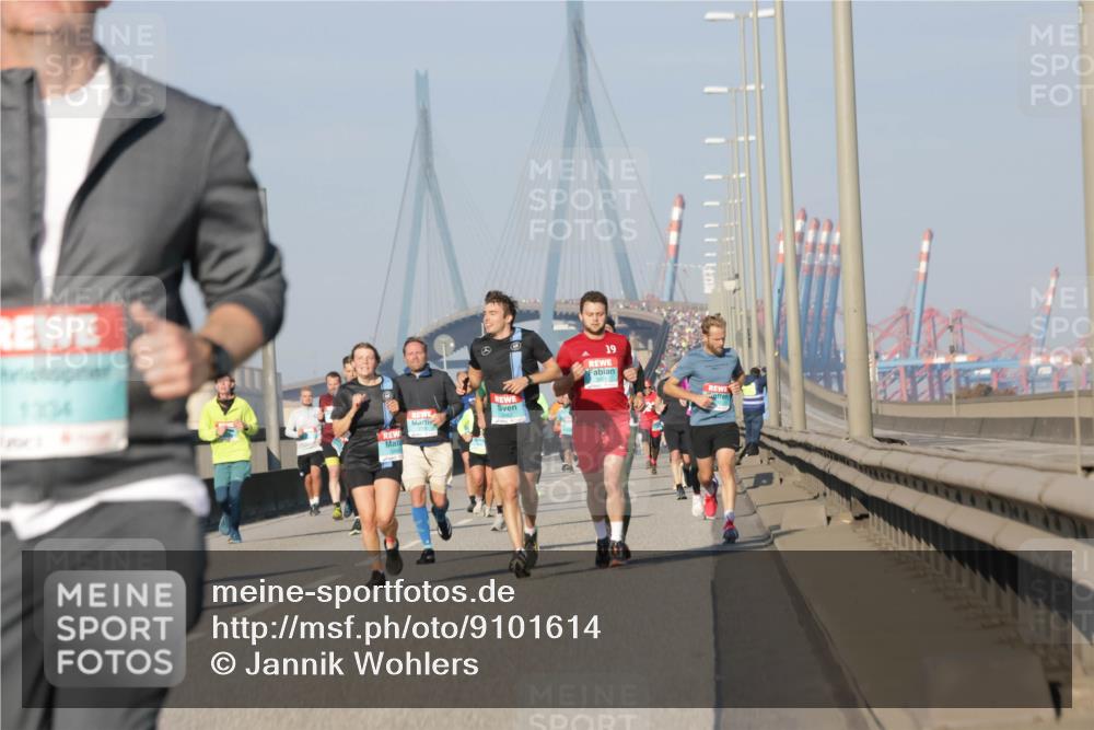 03.10.2025 - Köhlbrandbrückenlauf Jannik Wohlers http://msf.ph/oto/9101614 03.10.2025 09:49:05 Position 3 1304, 19 meine-sportfotos.de