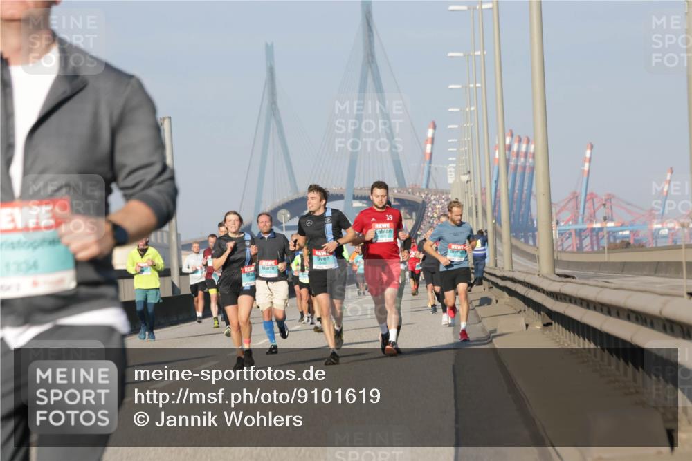 03.10.2025 - Köhlbrandbrückenlauf Jannik Wohlers http://msf.ph/oto/9101619 03.10.2025 09:49:05 Position 3 1334, 19 meine-sportfotos.de