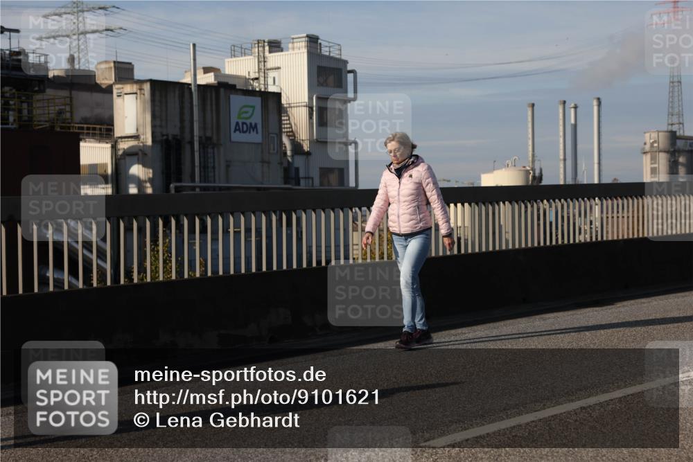 03.10.2025 - Köhlbrandbrückenlauf Lena Gebhardt http://msf.ph/oto/9101621 03.10.2025 10:11:39 Position 2  meine-sportfotos.de