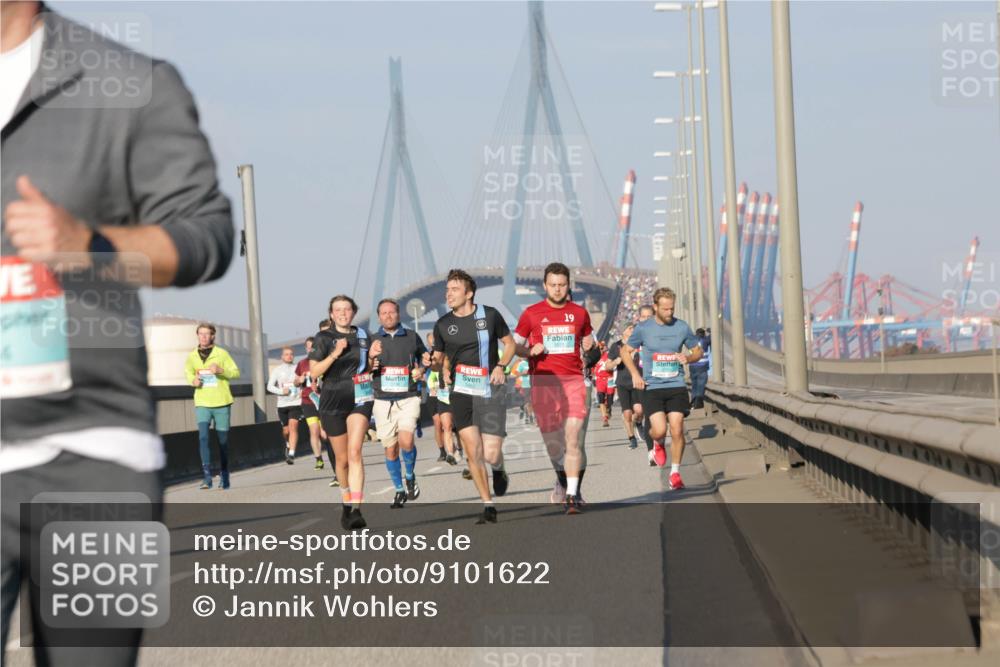 03.10.2025 - Köhlbrandbrückenlauf Jannik Wohlers http://msf.ph/oto/9101622 03.10.2025 09:49:05 Position 3 4, 19 meine-sportfotos.de