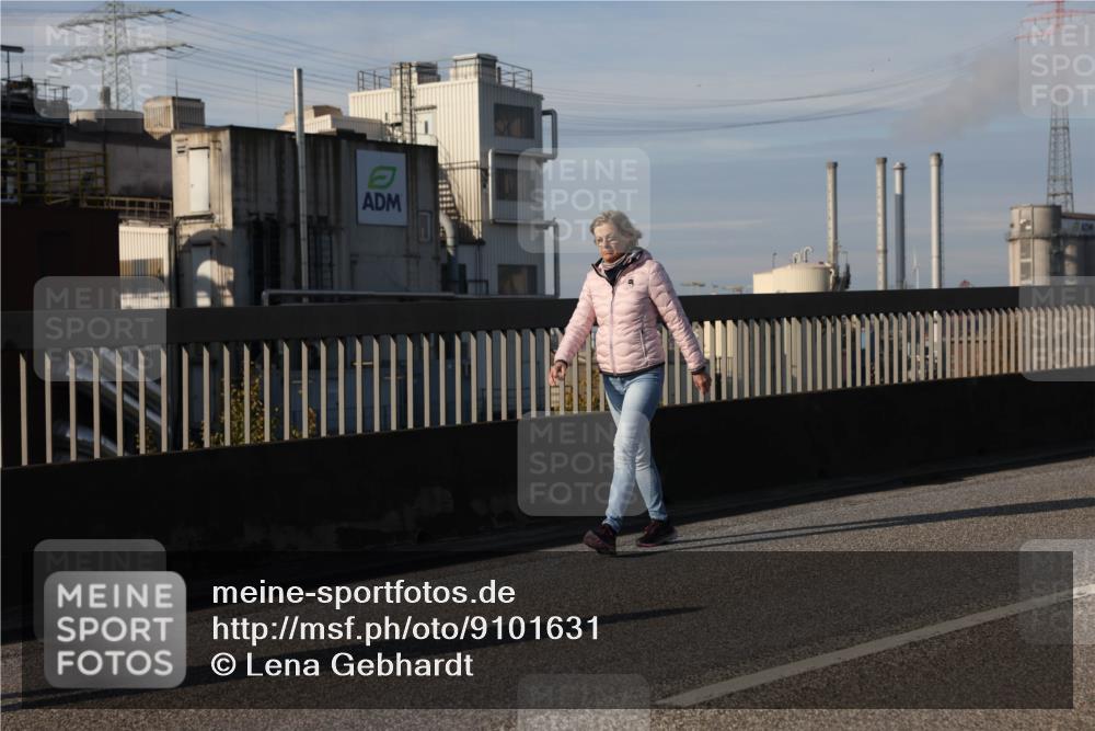 03.10.2025 - Köhlbrandbrückenlauf Lena Gebhardt http://msf.ph/oto/9101631 03.10.2025 10:11:39 Position 2  meine-sportfotos.de