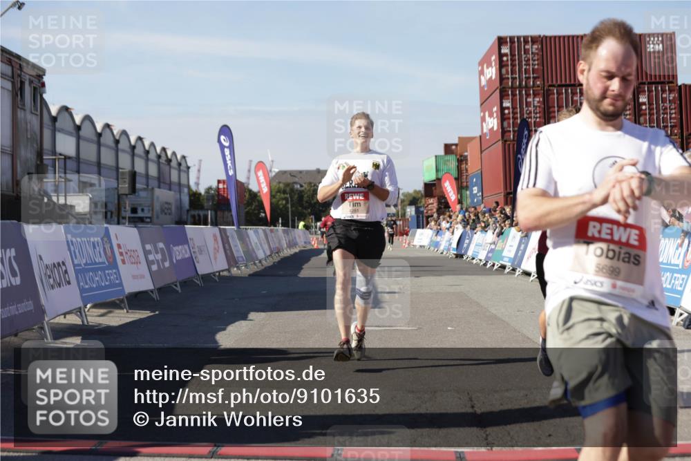 03.10.2025 - Köhlbrandbrückenlauf Jannik Wohlers http://msf.ph/oto/9101635 03.10.2025 12:57:15 Ziel 4080, 4150, 4186, 4251, 5699, 5898, 5926, 6015, 6629, 6819 meine-sportfotos.de
