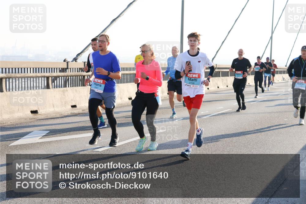 03.10.2025 - Köhlbrandbrückenlauf Strokosch-Dieckow http://msf.ph/oto/9101640 03.10.2025 09:21:51 Position 1 2801, 2728, 1175 meine-sportfotos.de