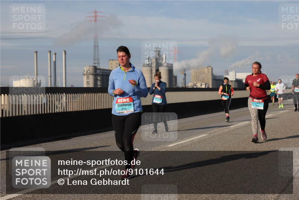 03.10.2025 - Köhlbrandbrückenlauf Lena Gebhardt http://msf.ph/oto/9101644 03.10.2025 10:11:39 Position 2 2781, 2148 meine-sportfotos.de