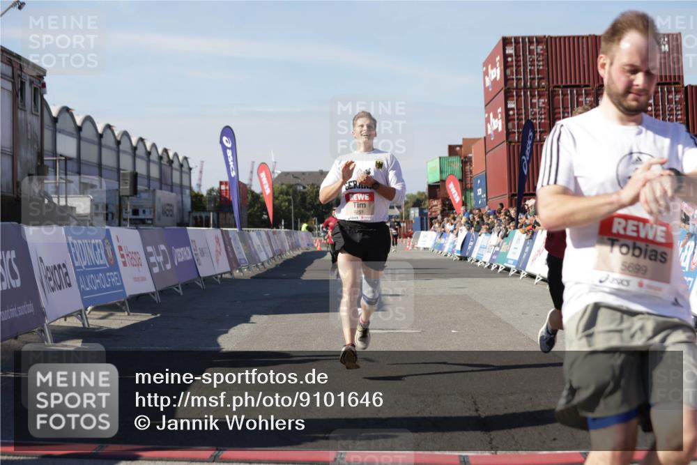 03.10.2025 - Köhlbrandbrückenlauf Jannik Wohlers http://msf.ph/oto/9101646 03.10.2025 12:57:15 Ziel 4080, 4150, 4186, 4251, 5699, 5898, 5926, 6015, 6629, 6819 meine-sportfotos.de