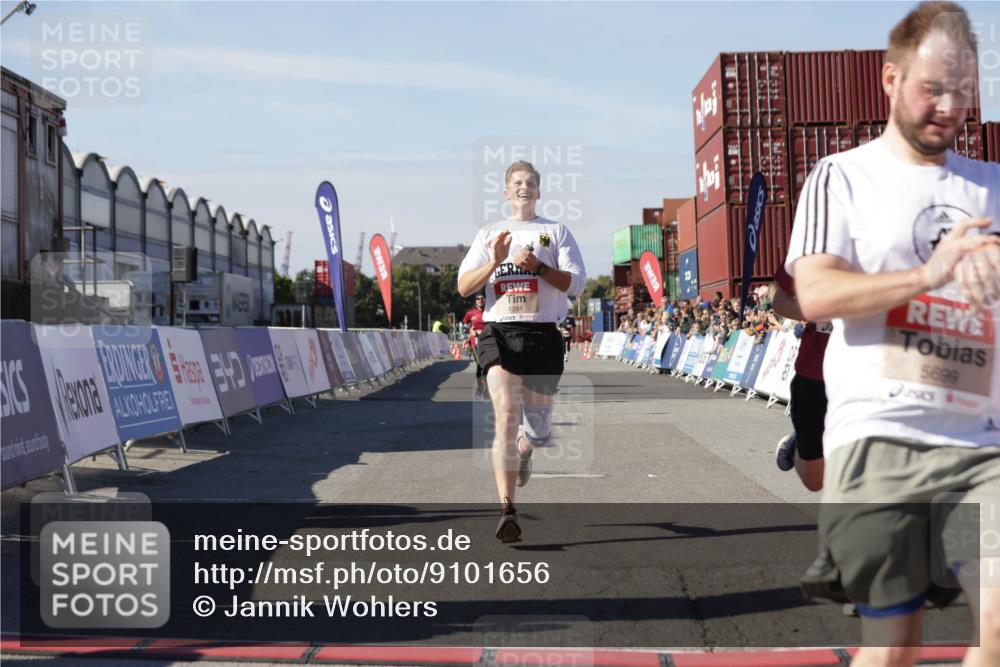 03.10.2025 - Köhlbrandbrückenlauf Jannik Wohlers http://msf.ph/oto/9101656 03.10.2025 12:57:15 Ziel 4080, 4150, 4186, 4251, 5699, 5898, 5926, 6015, 6629, 6819 meine-sportfotos.de
