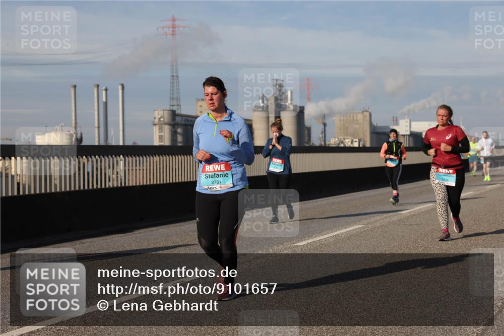 03.10.2025 - Köhlbrandbrückenlauf Lena Gebhardt http://msf.ph/oto/9101657 03.10.2025 10:11:39 Position 2 2781 meine-sportfotos.de