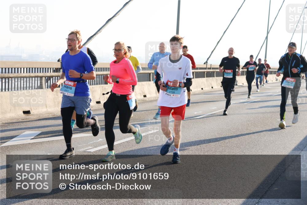 03.10.2025 - Köhlbrandbrückenlauf Strokosch-Dieckow http://msf.ph/oto/9101659 03.10.2025 09:21:51 Position 1 2801, 2728 meine-sportfotos.de
