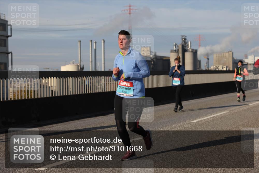 03.10.2025 - Köhlbrandbrückenlauf Lena Gebhardt http://msf.ph/oto/9101668 03.10.2025 10:11:40 Position 2 2781 meine-sportfotos.de
