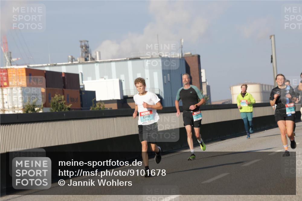 03.10.2025 - Köhlbrandbrückenlauf Jannik Wohlers http://msf.ph/oto/9101678 03.10.2025 09:49:06 Position 3 1878 meine-sportfotos.de