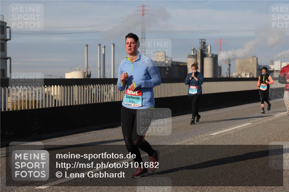 03.10.2025 - Köhlbrandbrückenlauf Lena Gebhardt http://msf.ph/oto/9101682 03.10.2025 10:11:40 Position 2 2781 meine-sportfotos.de