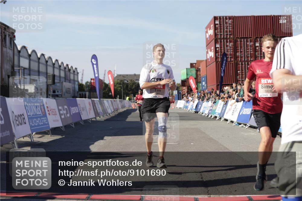 03.10.2025 - Köhlbrandbrückenlauf Jannik Wohlers http://msf.ph/oto/9101690 03.10.2025 12:57:15 Ziel 4080, 4150, 4186, 4251, 5699, 5898, 5926, 6015, 6629, 6819 meine-sportfotos.de
