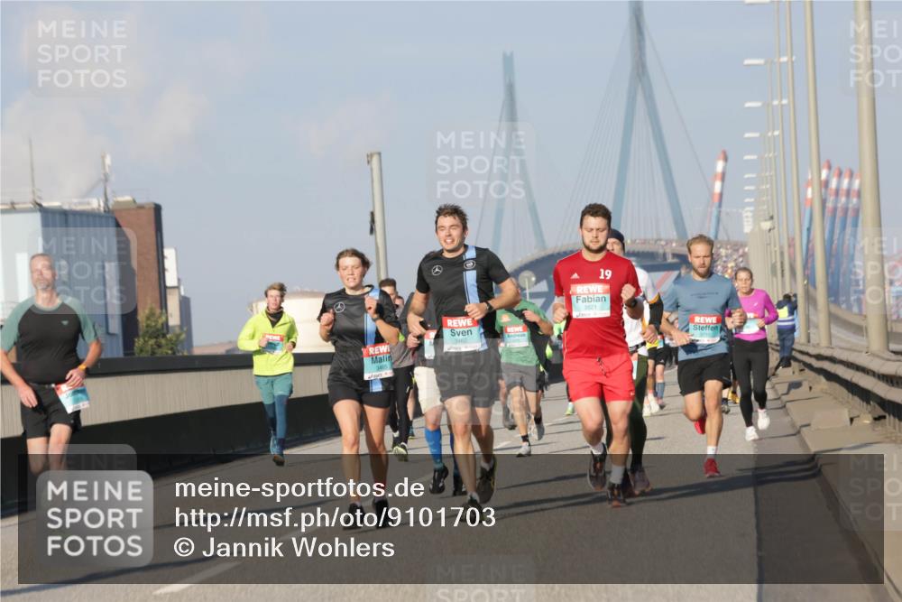 03.10.2025 - Köhlbrandbrückenlauf Jannik Wohlers http://msf.ph/oto/9101703 03.10.2025 09:49:08 Position 3 19, 3521, 3462, 3465 meine-sportfotos.de