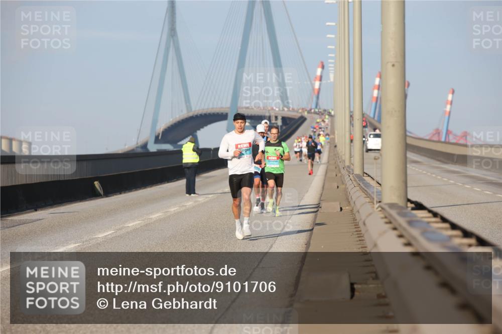 03.10.2025 - Köhlbrandbrückenlauf Lena Gebhardt http://msf.ph/oto/9101706 03.10.2025 09:36:59 Position 2  meine-sportfotos.de