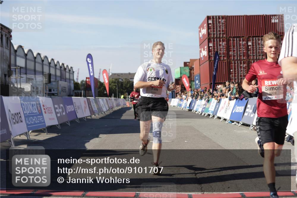 03.10.2025 - Köhlbrandbrückenlauf Jannik Wohlers http://msf.ph/oto/9101707 03.10.2025 12:57:16 Ziel 4080, 4150, 4186, 4251, 5699, 5898, 5926, 6015, 6629, 6819 meine-sportfotos.de