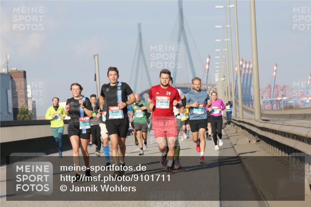 03.10.2025 - Köhlbrandbrückenlauf Jannik Wohlers http://msf.ph/oto/9101711 03.10.2025 09:49:08 Position 3 3462, 19, 3521, 3710 meine-sportfotos.de
