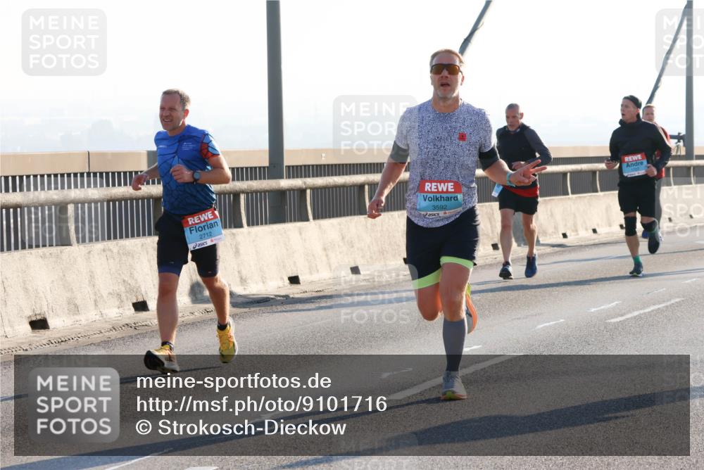 03.10.2025 - Köhlbrandbrückenlauf Strokosch-Dieckow http://msf.ph/oto/9101716 03.10.2025 09:22:05 Position 1 2712, 3592 meine-sportfotos.de