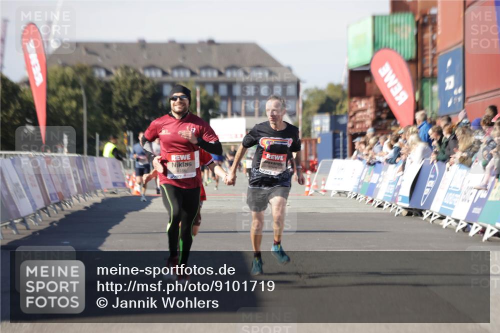 03.10.2025 - Köhlbrandbrückenlauf Jannik Wohlers http://msf.ph/oto/9101719 03.10.2025 12:57:17 Ziel 4080, 4150, 4186, 4251, 5699, 5898, 5926, 6015, 6629, 6819 meine-sportfotos.de