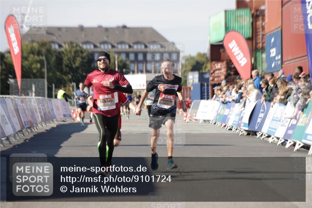 03.10.2025 - Köhlbrandbrückenlauf Jannik Wohlers http://msf.ph/oto/9101724 03.10.2025 12:57:17 Ziel 4080, 4150, 4186, 4251, 5699, 5898, 5926, 6015, 6629, 6819 meine-sportfotos.de