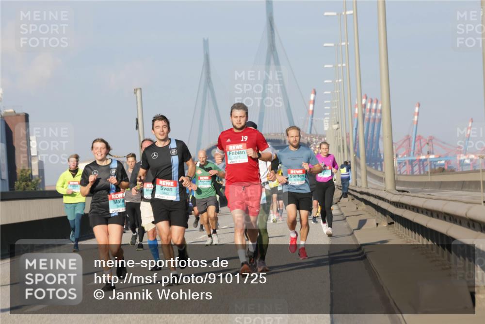 03.10.2025 - Köhlbrandbrückenlauf Jannik Wohlers http://msf.ph/oto/9101725 03.10.2025 09:49:08 Position 3 3462, 3465, 19, 3521, 3710 meine-sportfotos.de
