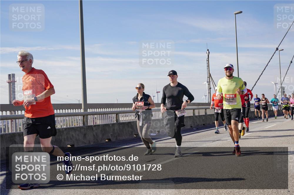 03.10.2025 - Köhlbrandbrückenlauf Michael Burmester http://msf.ph/oto/9101728 03.10.2025 12:46:58 Position 2 6379 meine-sportfotos.de
