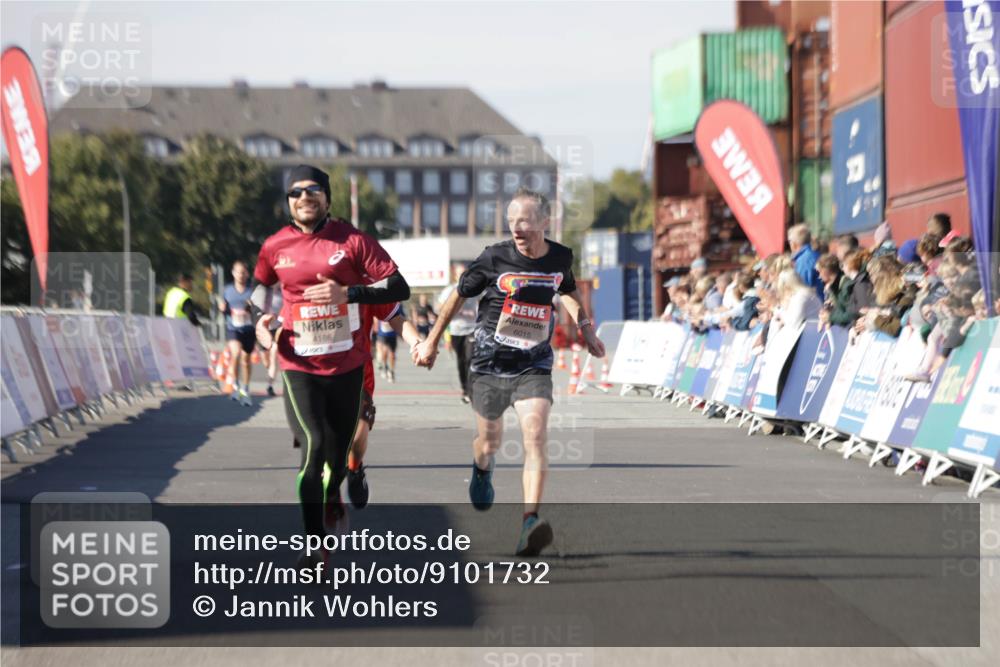 03.10.2025 - Köhlbrandbrückenlauf Jannik Wohlers http://msf.ph/oto/9101732 03.10.2025 12:57:17 Ziel 4080, 4150, 4186, 4251, 5699, 5898, 5926, 6015, 6629, 6819 meine-sportfotos.de