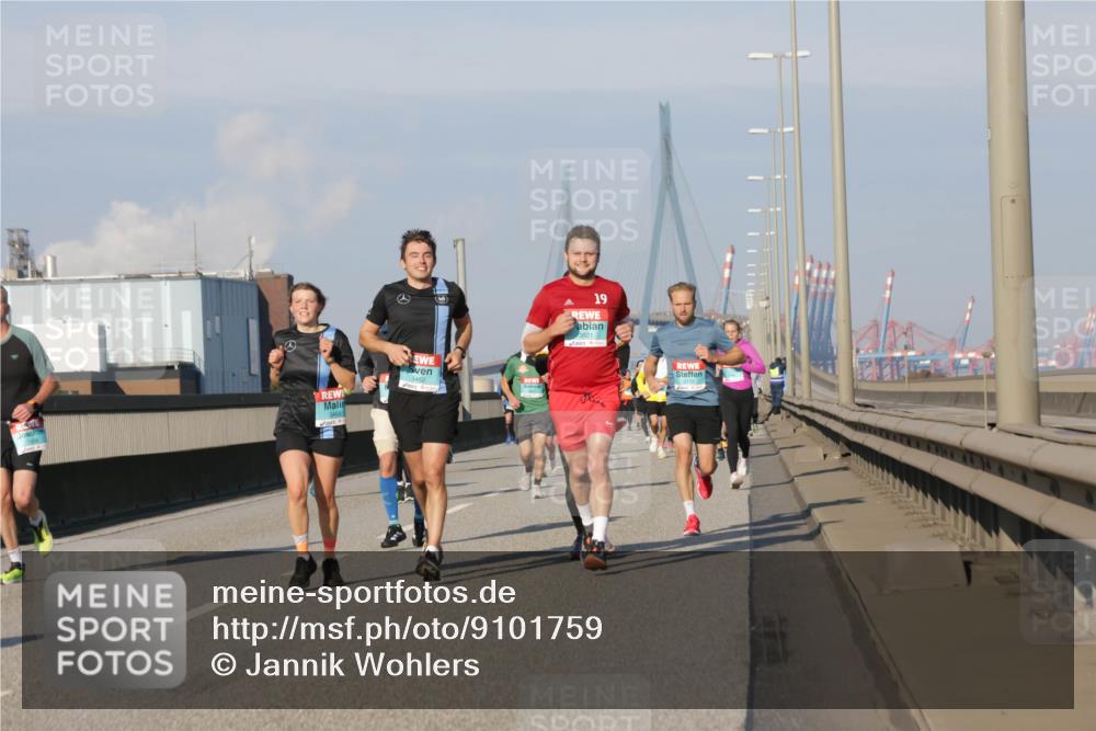 03.10.2025 - Köhlbrandbrückenlauf Jannik Wohlers http://msf.ph/oto/9101759 03.10.2025 09:49:10 Position 3  meine-sportfotos.de