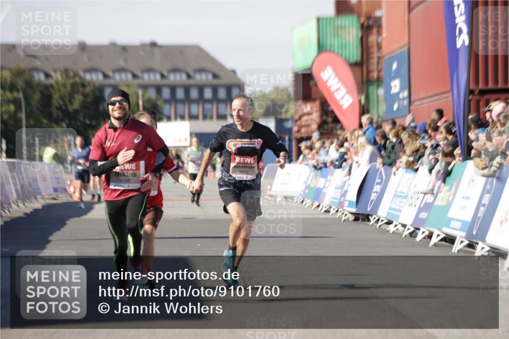 03.10.2025 - Köhlbrandbrückenlauf Jannik Wohlers http://msf.ph/oto/9101760 03.10.2025 12:57:18 Ziel 4080, 4150, 4186, 4251, 5699, 5898, 5926, 6015, 6629, 6819 meine-sportfotos.de