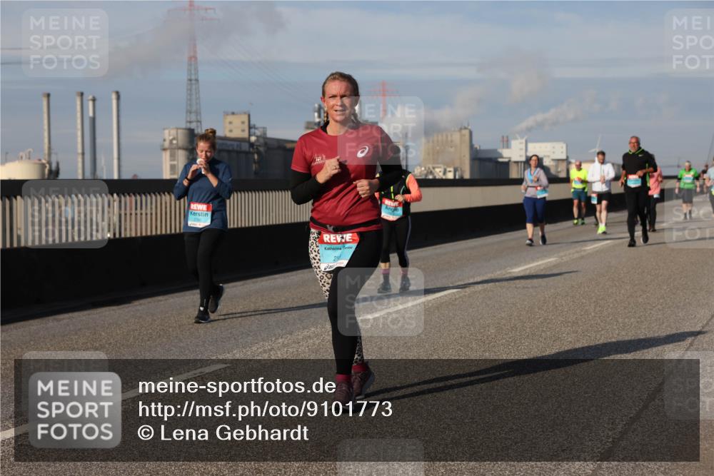 03.10.2025 - Köhlbrandbrückenlauf Lena Gebhardt http://msf.ph/oto/9101773 03.10.2025 10:11:42 Position 2 21 meine-sportfotos.de