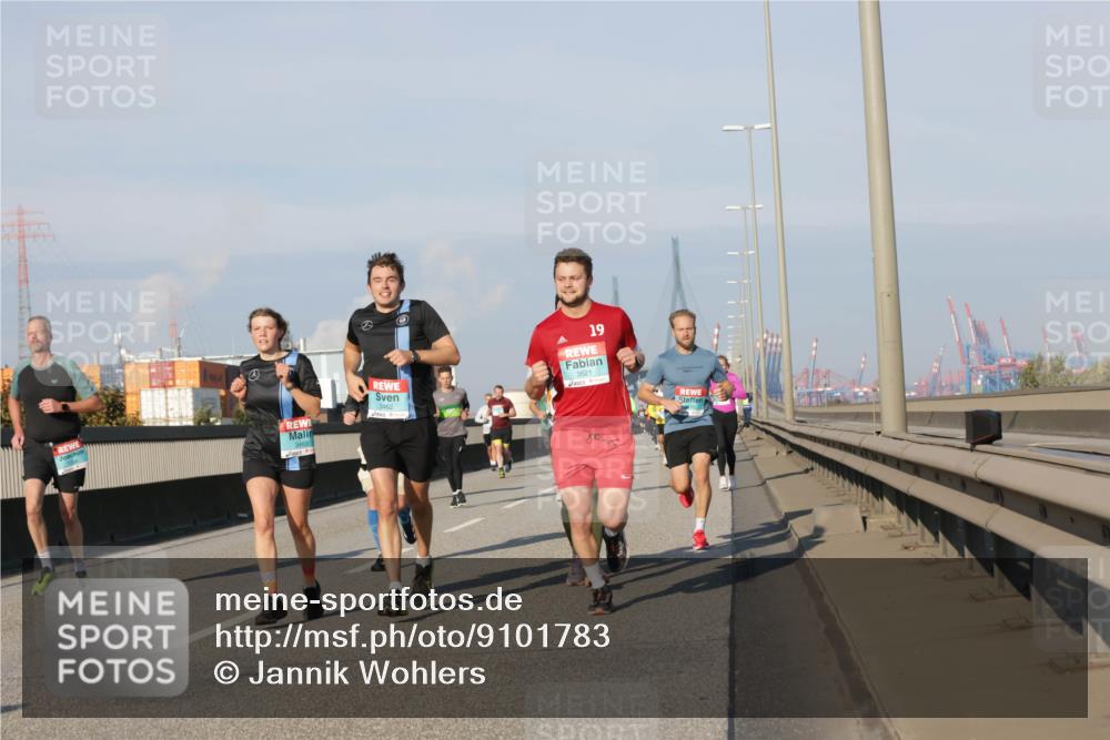 03.10.2025 - Köhlbrandbrückenlauf Jannik Wohlers http://msf.ph/oto/9101783 03.10.2025 09:49:13 Position 3 19, 3521, 3462 meine-sportfotos.de