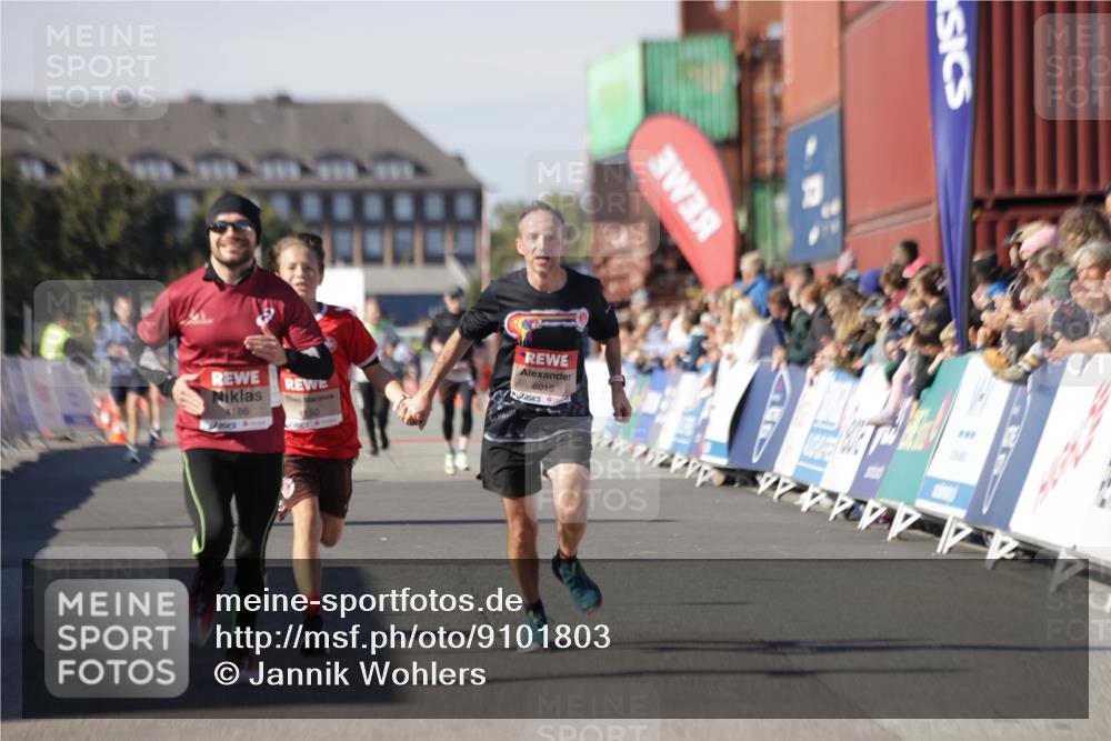 03.10.2025 - Köhlbrandbrückenlauf Jannik Wohlers http://msf.ph/oto/9101803 03.10.2025 12:57:18 Ziel 4080, 4150, 4186, 4251, 5699, 5898, 5926, 6015, 6629, 6819 meine-sportfotos.de
