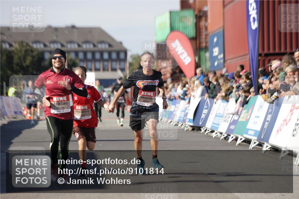 03.10.2025 - Köhlbrandbrückenlauf Jannik Wohlers http://msf.ph/oto/9101814 03.10.2025 12:57:18 Ziel 4080, 4150, 4186, 4251, 5699, 5898, 5926, 6015, 6629, 6819 meine-sportfotos.de