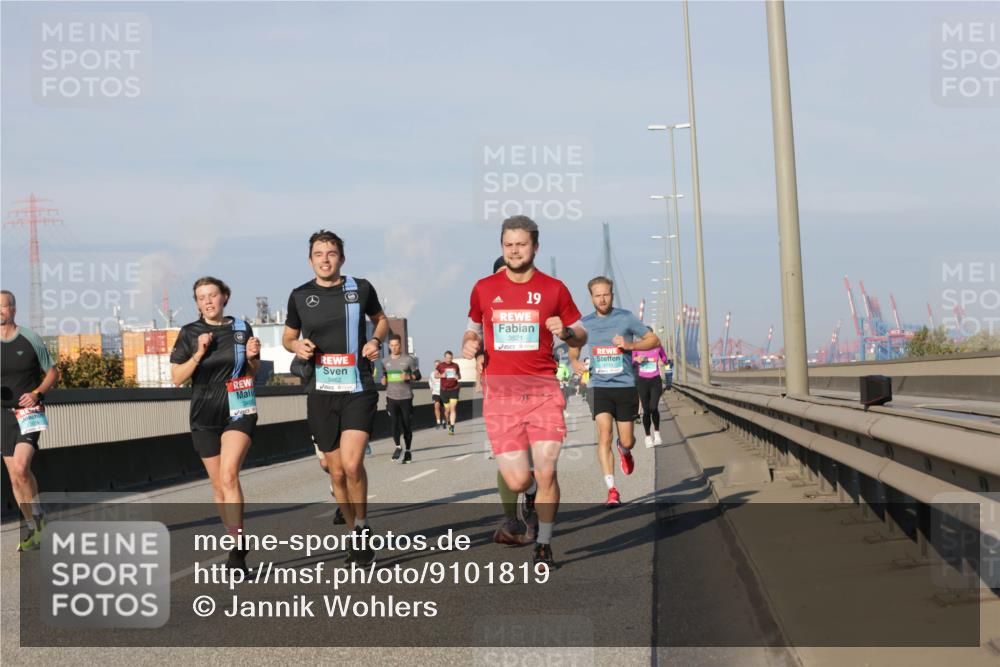 03.10.2025 - Köhlbrandbrückenlauf Jannik Wohlers http://msf.ph/oto/9101819 03.10.2025 09:49:13 Position 3 3462, 1, 19, 3521 meine-sportfotos.de