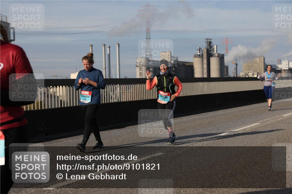 03.10.2025 - Köhlbrandbrückenlauf Lena Gebhardt http://msf.ph/oto/9101821 03.10.2025 10:11:43 Position 2 2780 meine-sportfotos.de