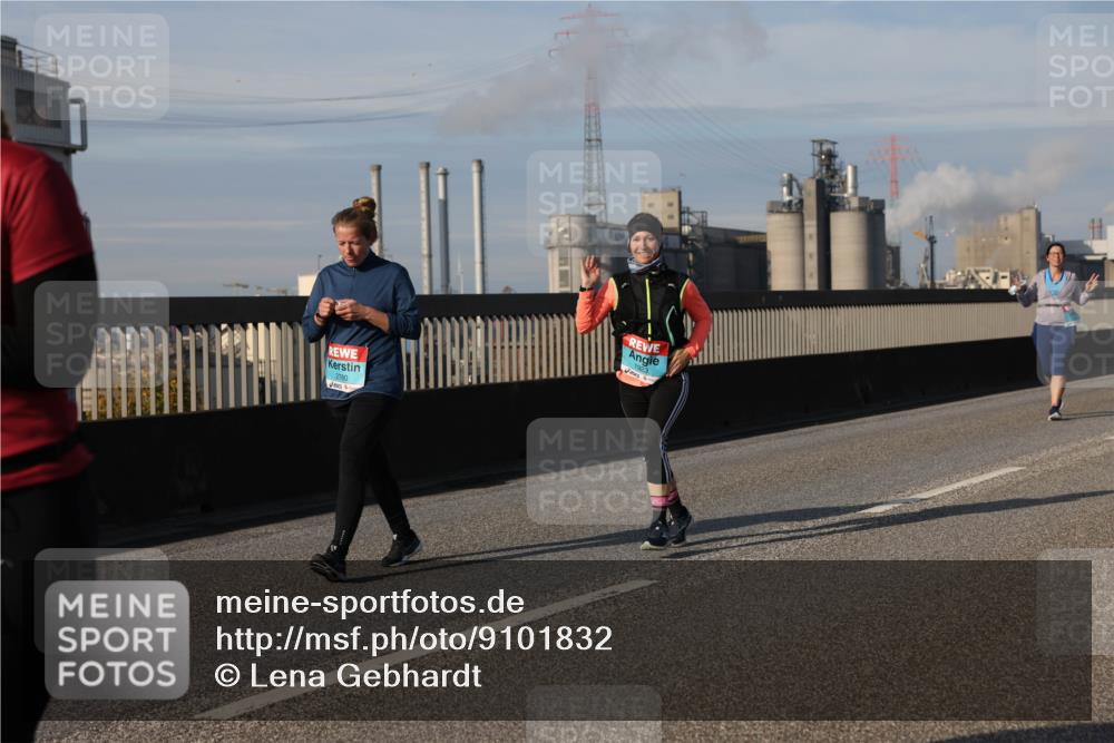 03.10.2025 - Köhlbrandbrückenlauf Lena Gebhardt http://msf.ph/oto/9101832 03.10.2025 10:11:44 Position 2 2780 meine-sportfotos.de